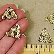 Baroque Scroll with Loop