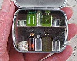 Halloween Epoxy Altoid Tin Scene DIY - Resin Crafts Blog