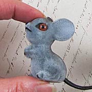 Flocked Begging Mouse